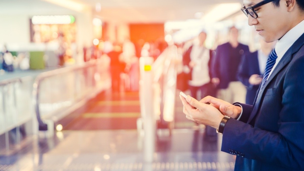 Too Busy Traveling? AI Voice Assistant for Professionals Saves Time