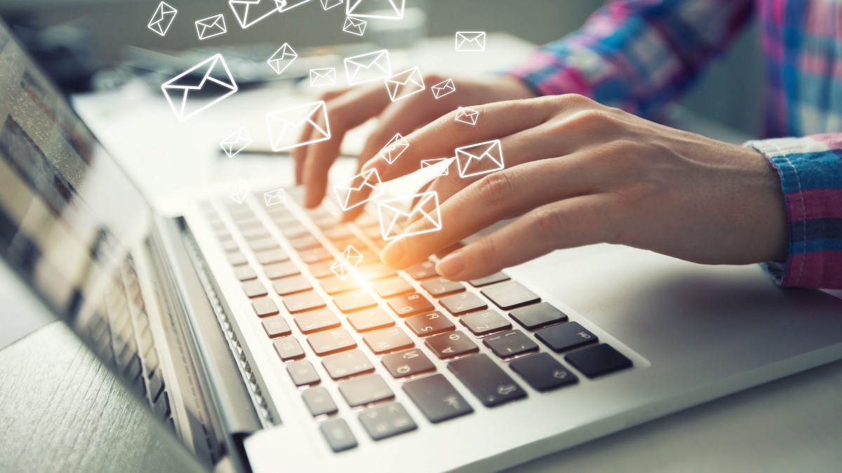 Sales Reps Missing Emails? AI Reply Assistant Handles Responses